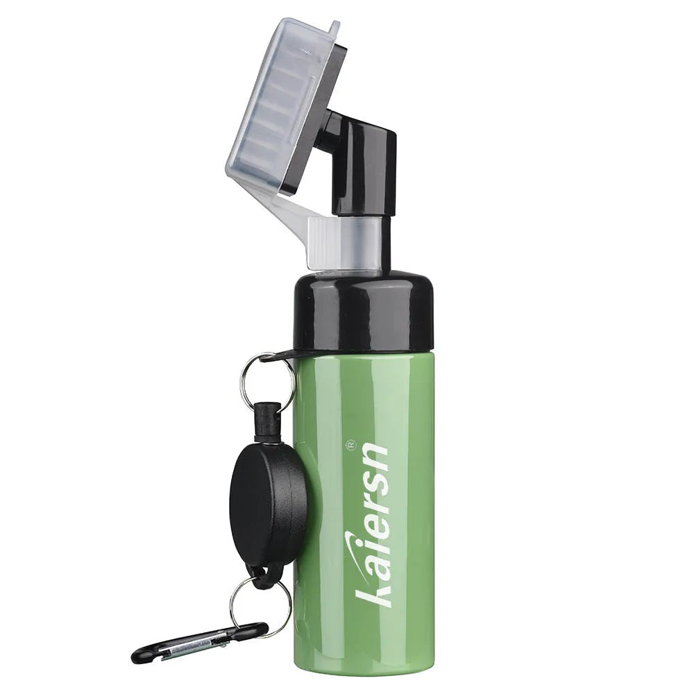 Brosse de nettoyage pour club de golf Kaiersn avec tube à rainures et réservoir étanche. Bouteille compressible pour un nettoyage facile.
