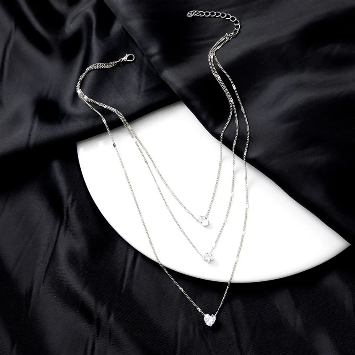 Collier multiple à pendentifs