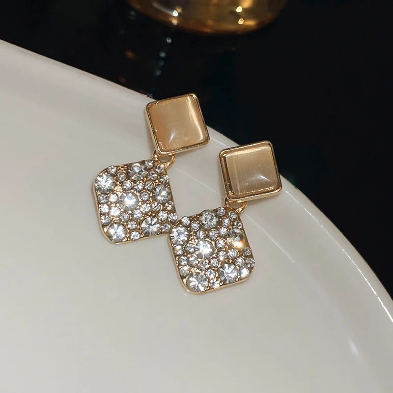 Boucles d'oreilles à tige en zircon, légères et luxueuses