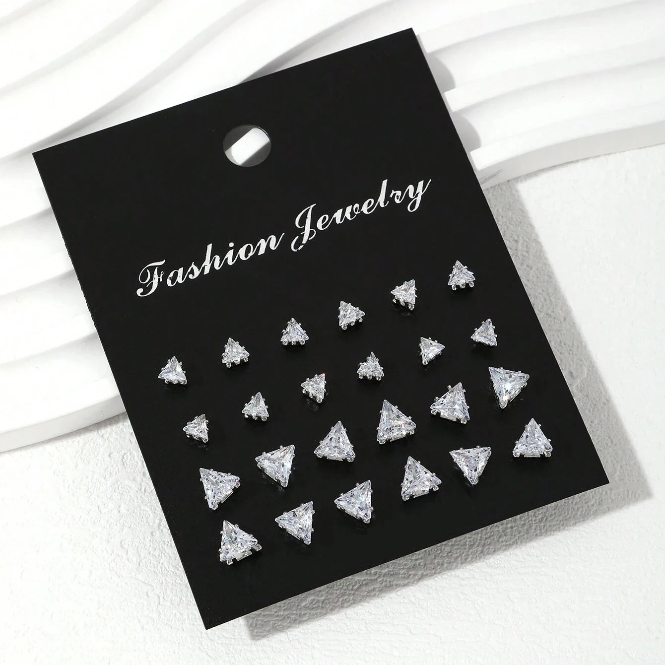 12 paires de boucles d'oreilles en zircone luxueuses