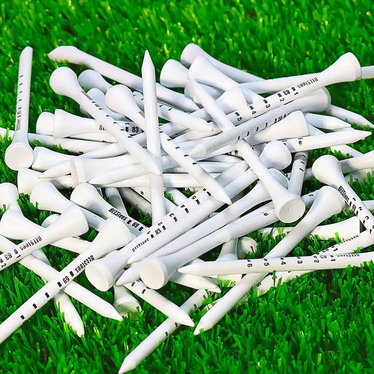 Lot de 50 tees de golf en bois durables qui stabilisent la balle sur le parcours pour maintenir un niveau de départ parfait et améliorer la précision. Golf TE012
