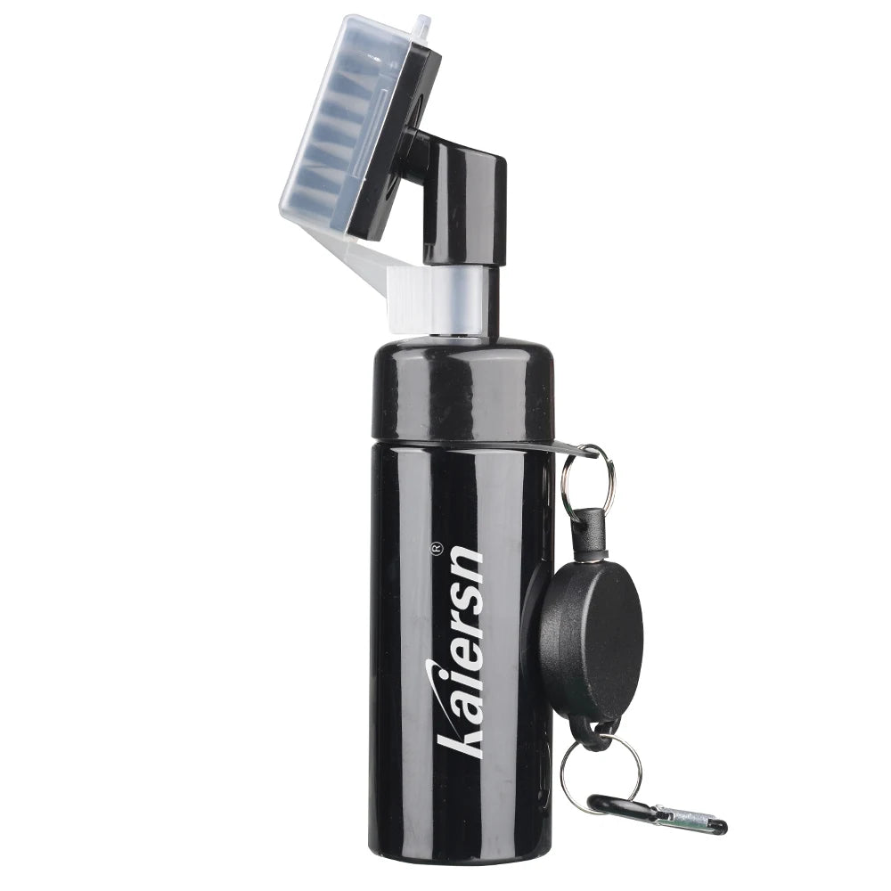Brosse de nettoyage pour club de golf Kaiersn avec tube à rainures et réservoir étanche. Bouteille compressible pour un nettoyage facile.