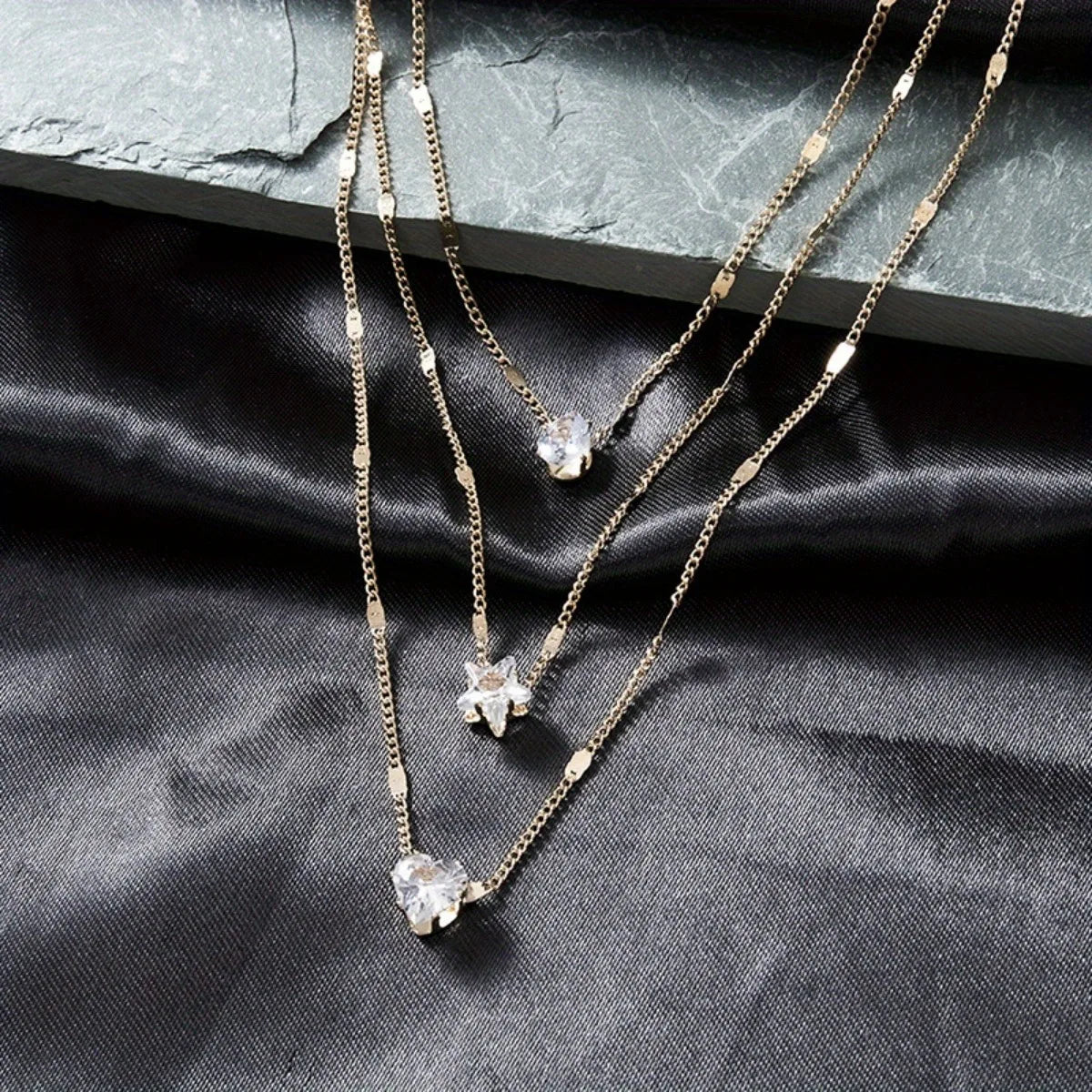 Collier multiple à pendentifs
