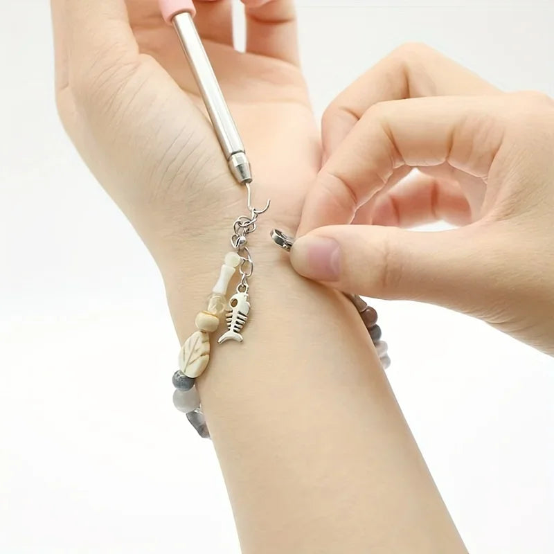 Outil d'aide à la fixation de bijoux
