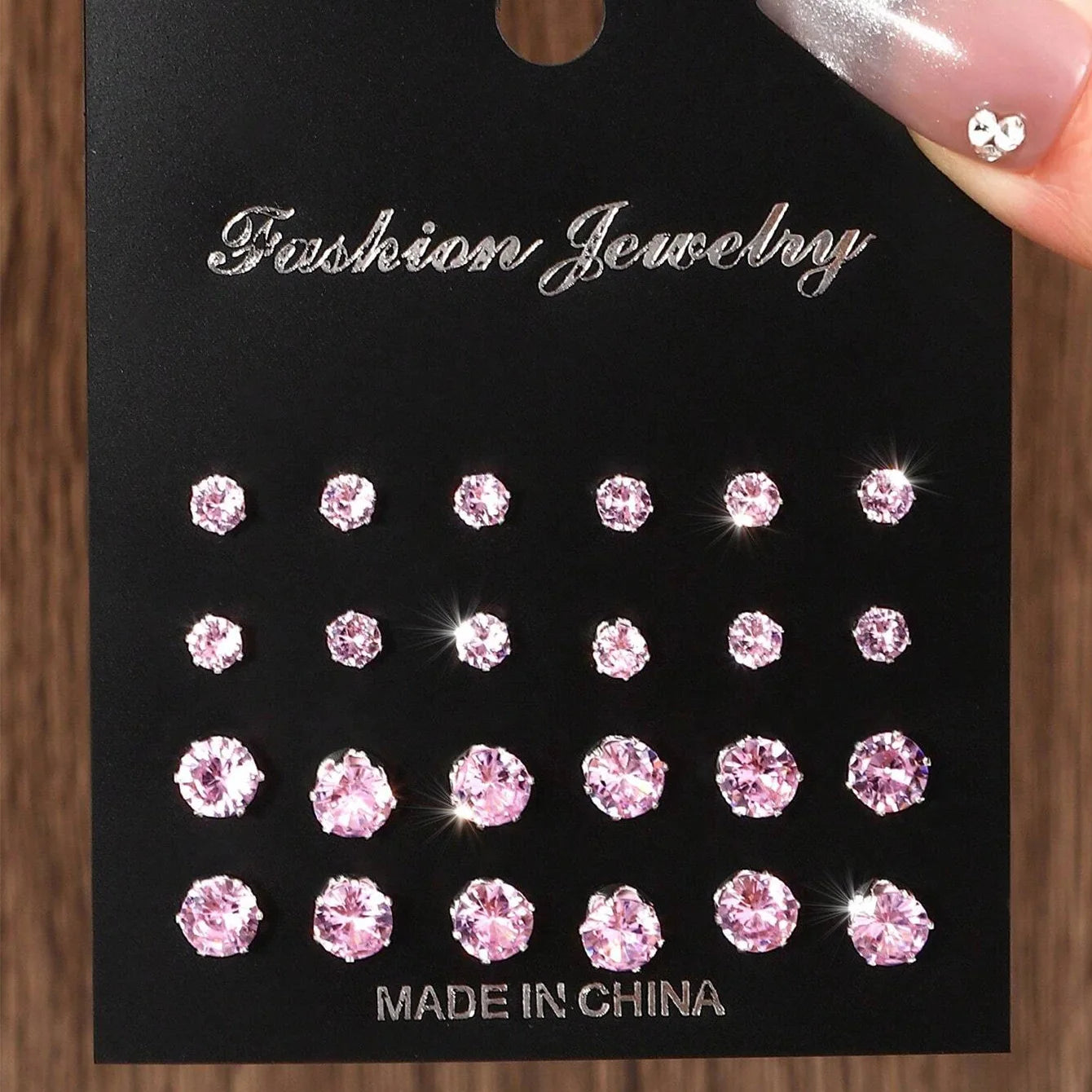 12 paires de boucles d'oreilles en zircone luxueuses