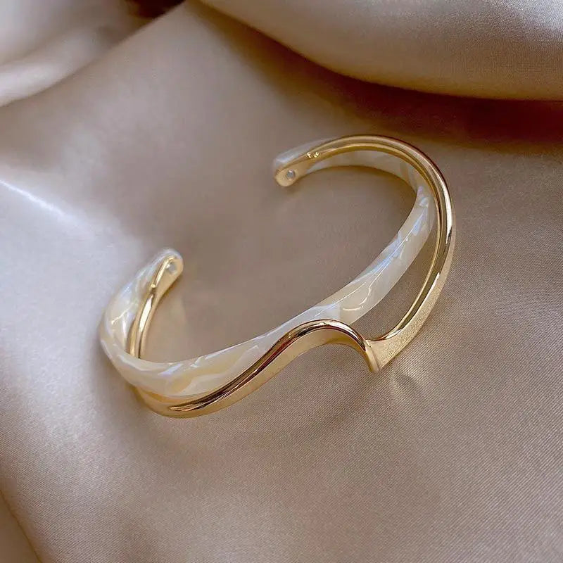 Bracelet en acier inoxydable et titane, plaqué or et zircons incrustés