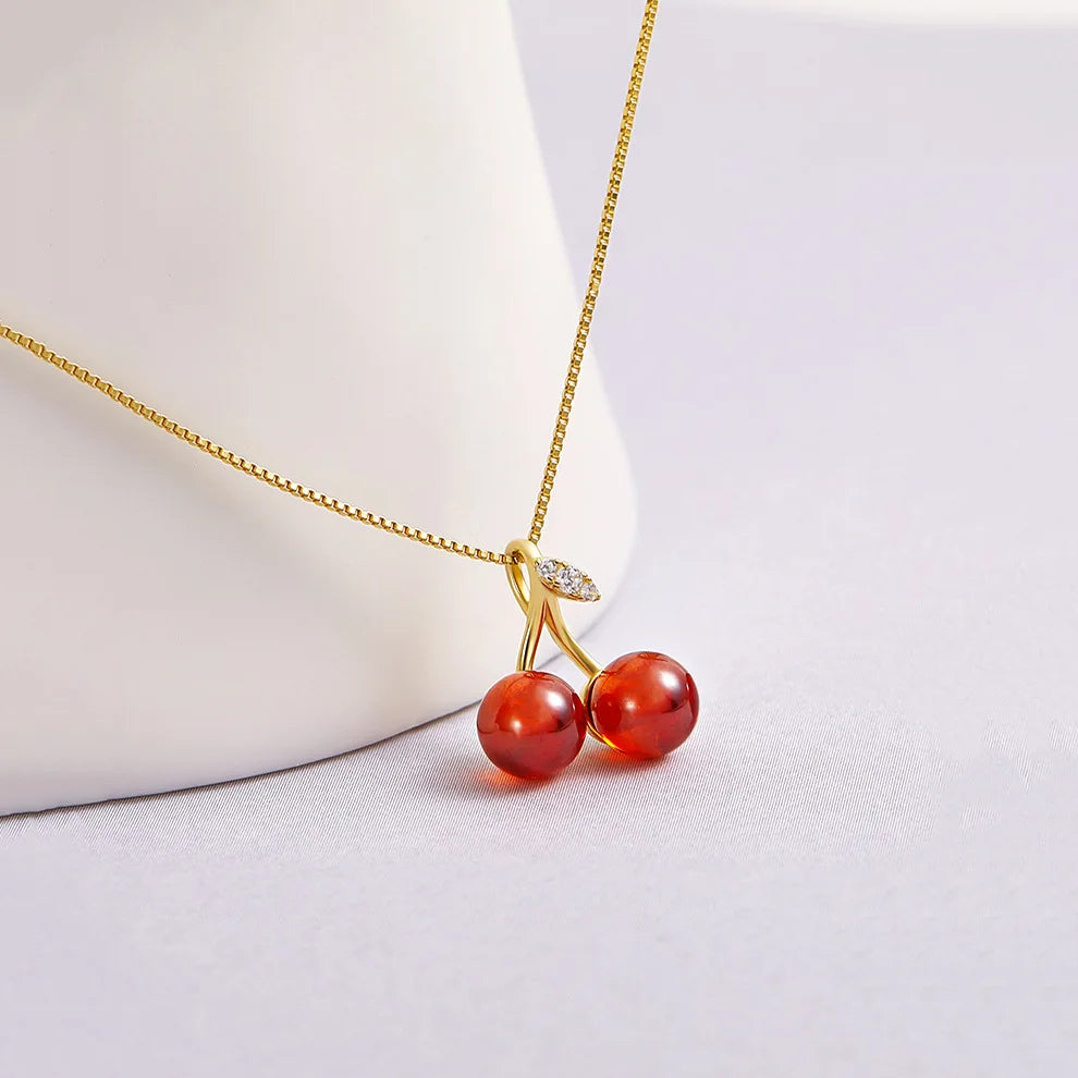 Colliers avec pendentif cerise rouge