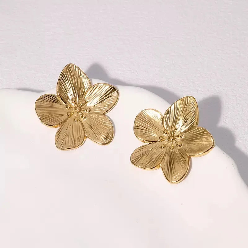 2025 New Fashion Classic Large-flower Electroplated Gold Women's Flower-Shaped Earrings, With a Retro Style, Suitable For Women'