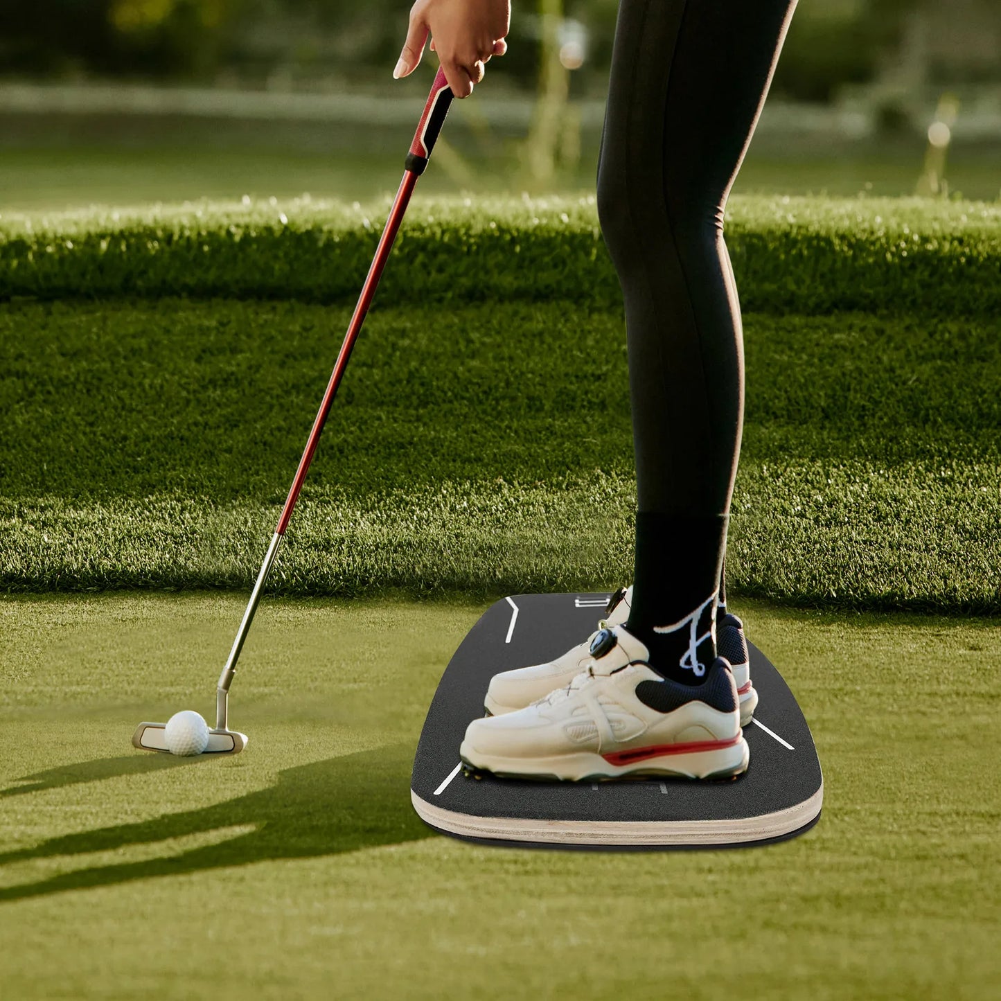 Plaque d'équilibrage de pression pour entraînement de swing de golf, design rectangulaire en bois, surface en papier de verre pour une meilleure adhérence, coussinet inférieur antidérapant.