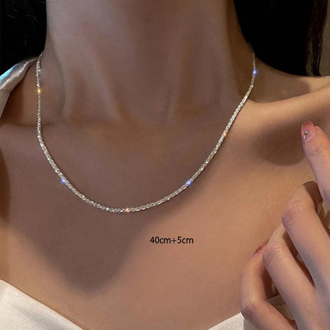 Collier argenté scintillant pour femmes