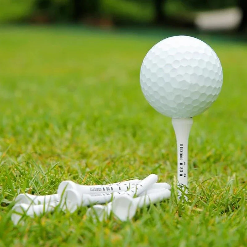 Lot de 50 tees de golf en bois durables qui stabilisent la balle sur le parcours pour maintenir un niveau de départ parfait et améliorer la précision. Golf TE012