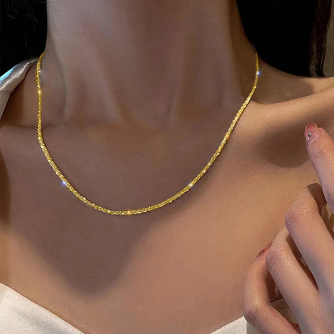 Collier argenté scintillant pour femmes